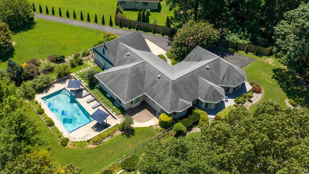 Queenstown House | Queenstown Waterfront | Boat Ramp | Pool | Private Dock