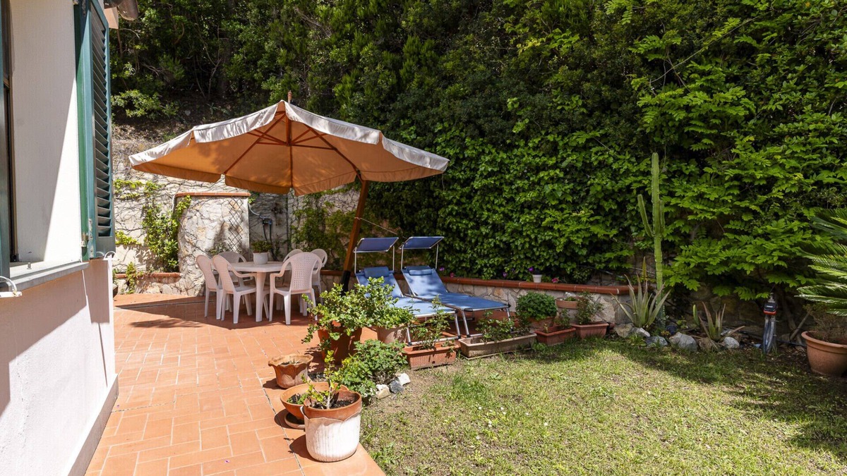 Quercianella Apartment | Quercianella Lovely Apartament Sea View W/Patio!