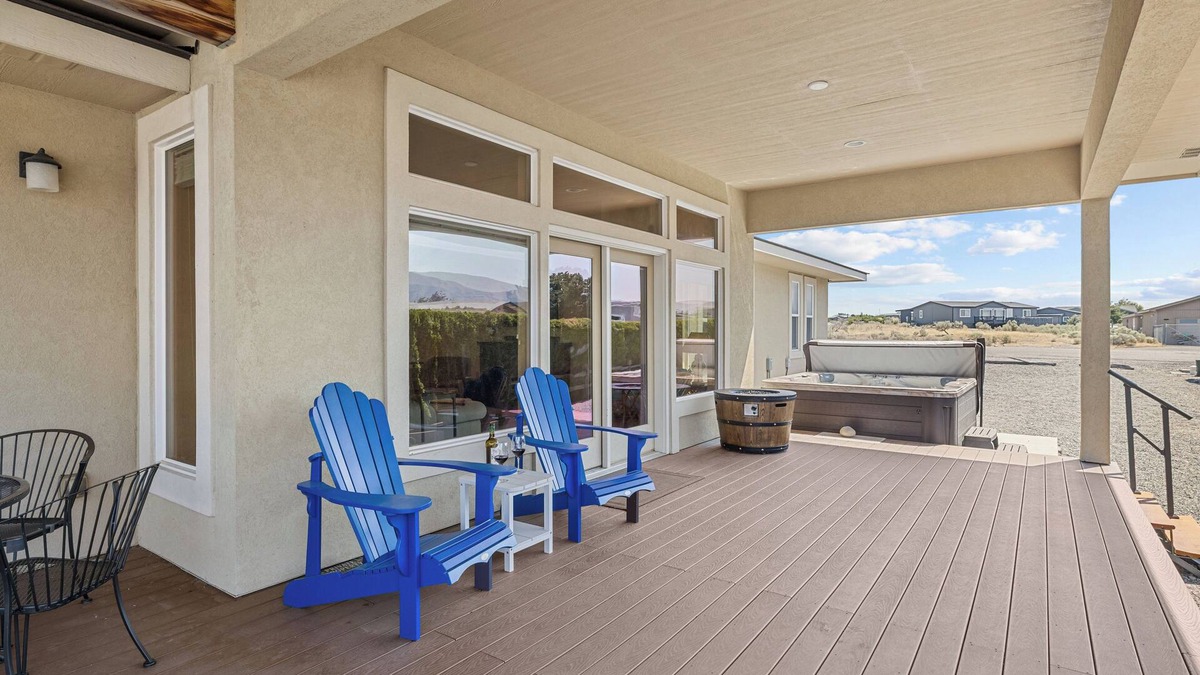 Desert Aire House | Quick Sunny Escape in Desert Aire - Golf, Swim, and Concerts at The Gorge