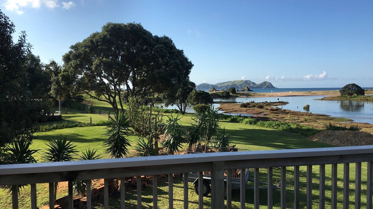 Kaeo House | Quick Walk to Beach and Ocean Views - multi family