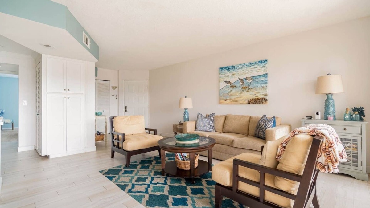 Jupiter Condo | Quick walk to the beach from top floor condo!