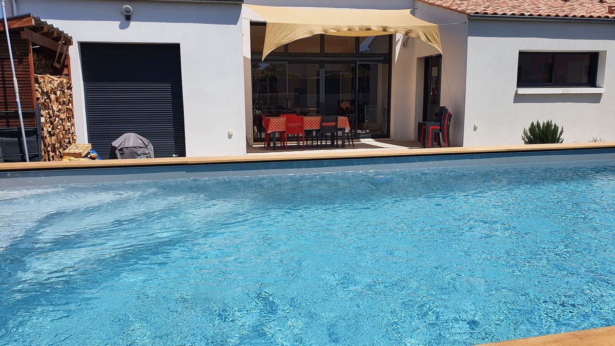 Marennes House | Quiet 150m2 house, town center, swimming pool, 5 min from the beach