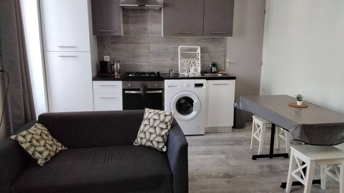 Saint-Martin-sur-Ocre Apartment | Quiet 2-person studio with garden and enclosed courtyard