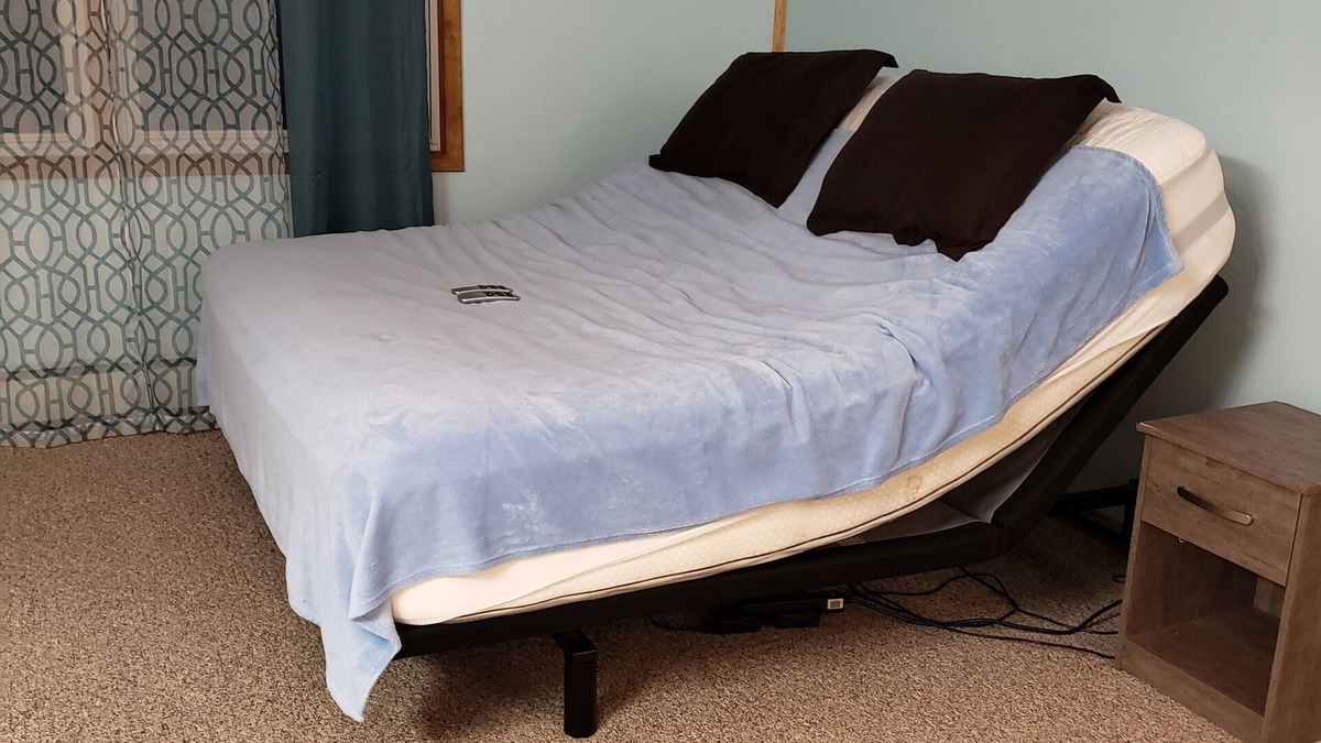 Crellin House | Quiet 3 bedroom home with fire pit