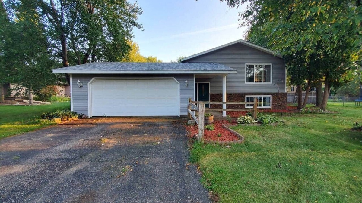 Eau Claire House | Quiet 3BR/2BA Near Mall, Shopping Centers, & I-94
