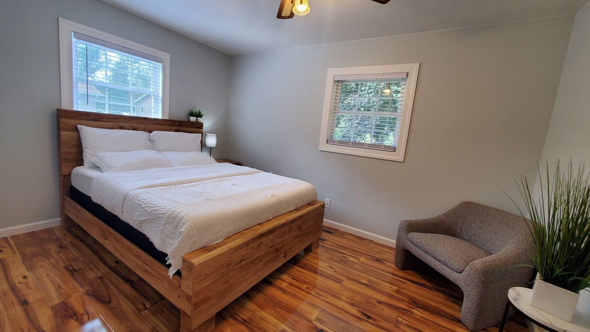 Eau Claire House | Quiet 3BR/2BA Retreat Near Eau Claire Mall & Shopping - Perfect for Families!