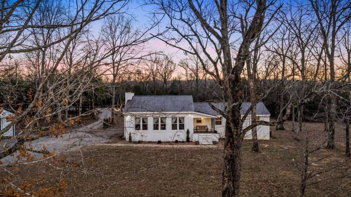 Mount Juliet House | Quiet 3BR Farmhouse w/Firepit | Huge Yard+Privacy