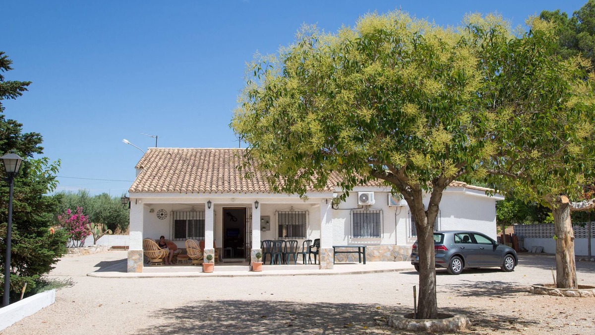 Agullent Villa | Quiet, 4 bedroom private villa, air-con and large pool in Ontinyent, Valencia.
