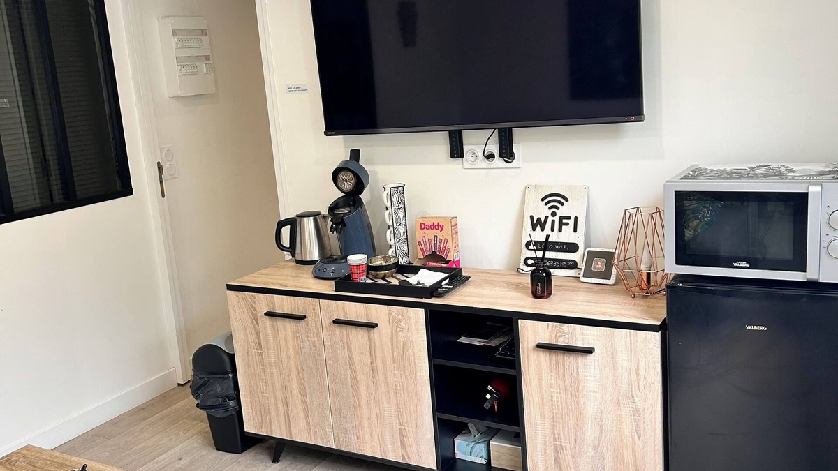 Athis-Mons Apartment | Quiet accommodation facing the forest 10 min from Orly airport near Paris