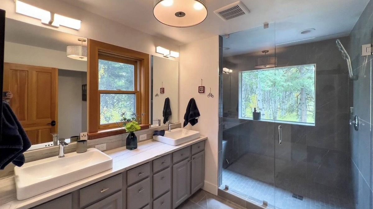 River Meadows House | Quiet adventure retreat with acres of national forest land in your backyard