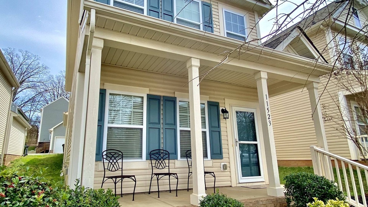 Huntersville House | Quiet and Beautiful House in a WONDERFUL location near 2 Lakes and Charlotte!