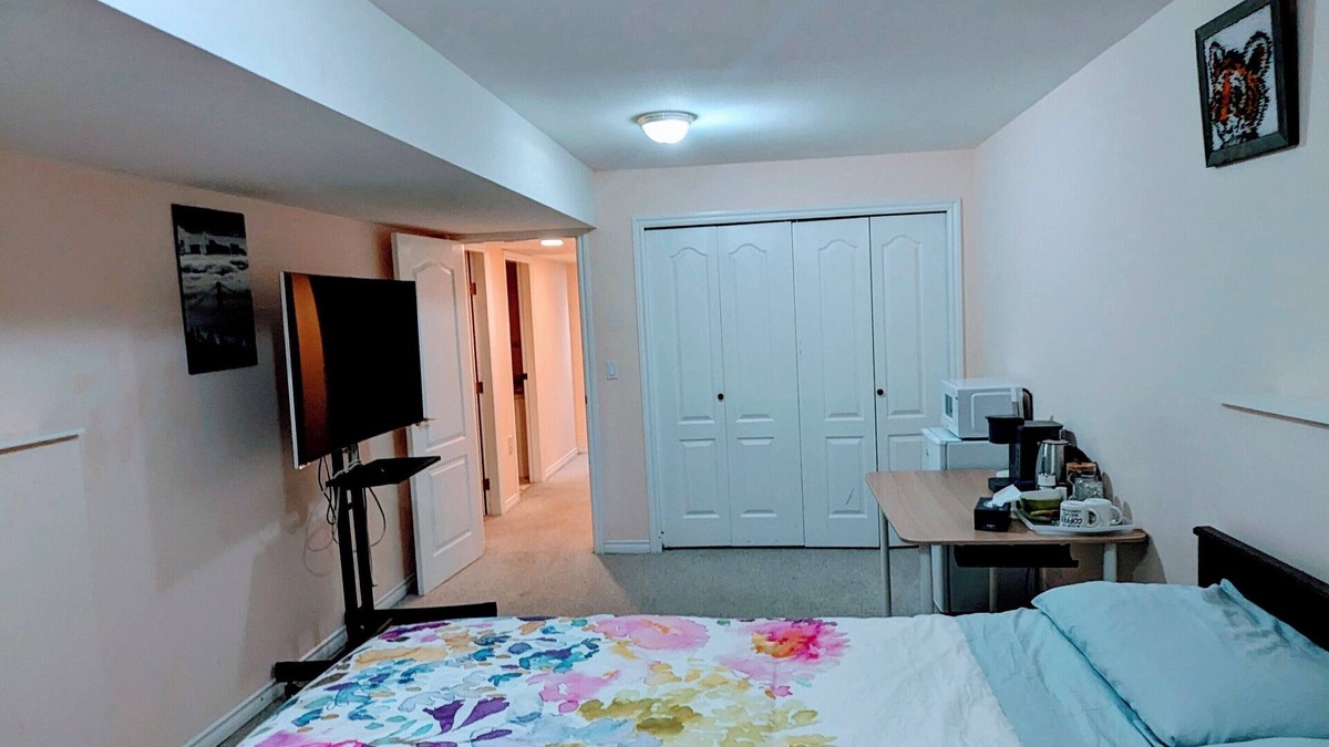 Westwood Plateau House | Quiet and big room in Coquitlam