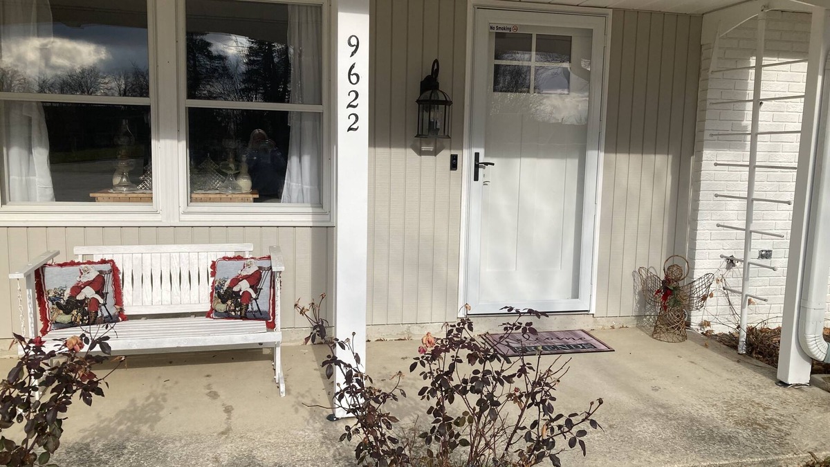 Saint Marys Allen County House | Quiet and comfy home is one of Fort Wayne's most sought after areas of the city