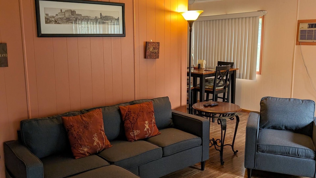 Myrtle Creek House | Quiet and Comfy (Zip Tye Ranch)