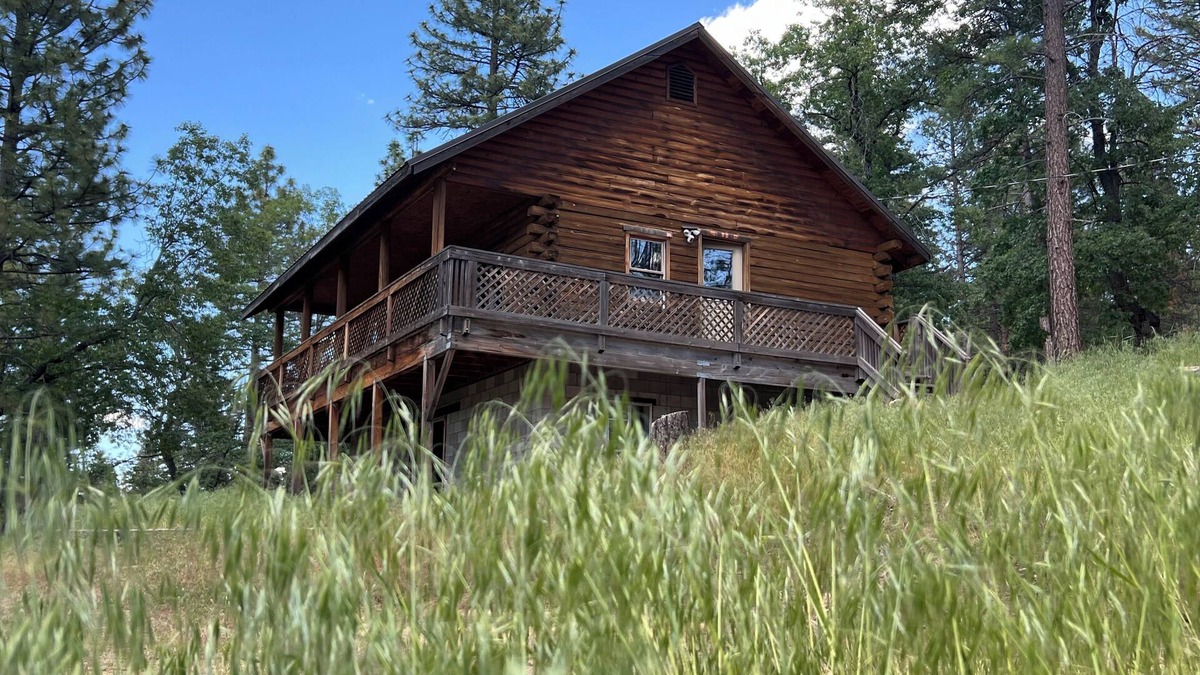 Susanville Cabin | Quiet and Cozy Cabin
