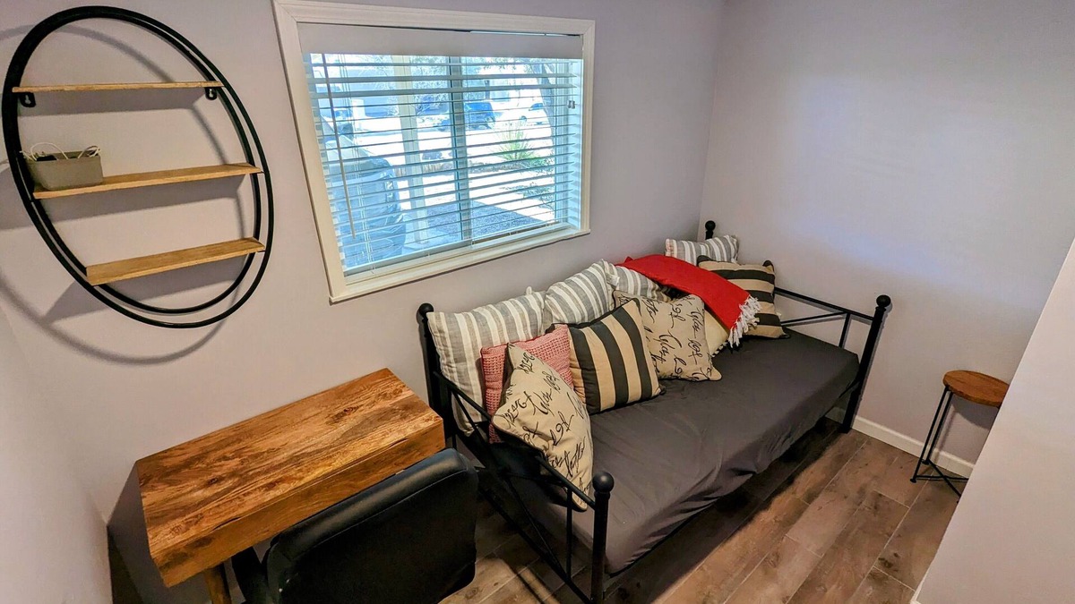 Southeast Heights House | Quiet and Cozy Casita-One Mile from Nob Hill.