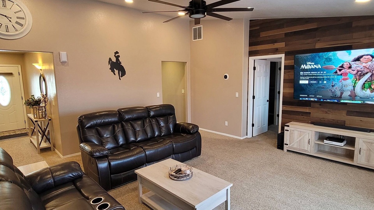 Laramie House | Quiet and cozy ranch home - 6 minutes from the University of Wyoming