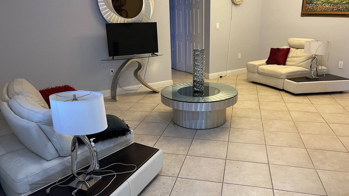 Hialeah Gardens House | Quiet and romantic house close to the airport