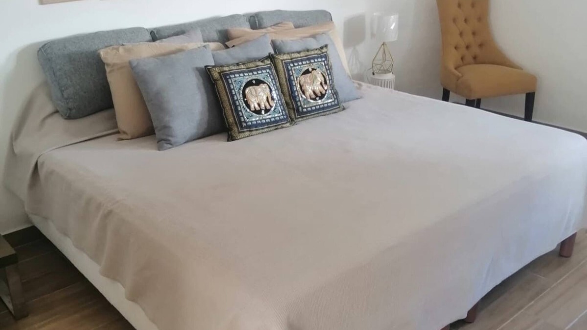 Las Gaviotas Apartment | Quiet and Spacious 2 Room Suite in the heart of Mazatlan