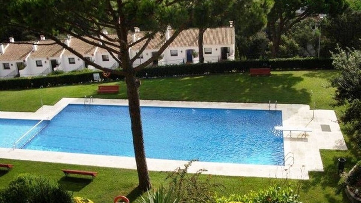 Calella de Palafrugell Apartment | Quiet apartment with sea views and communal pool 600m from the beach