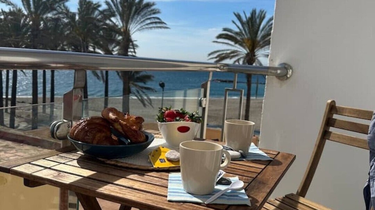 Torrenueva Apartment | Quiet apartment on the beach