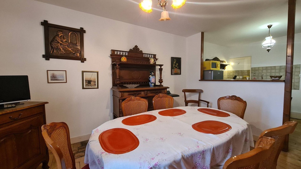 Saint-Gaultier Cottage | Quiet Apartment with Wifi in Brenne