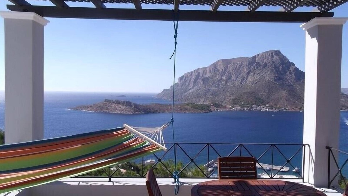 Kamari Apartment | Quiet apartment, perfectly located and very comfortable