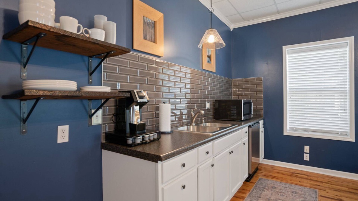 Brownsville House | Quiet Apartment
