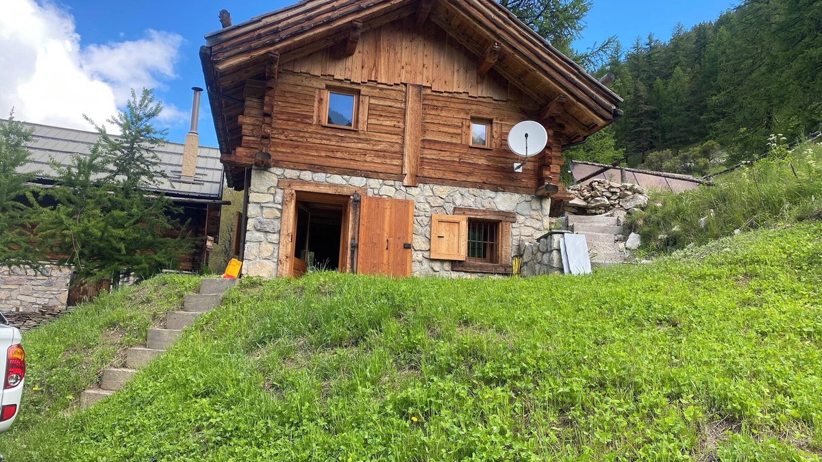 Les Sagnieres Ski Chalet | Quiet, authentic chalet in the heart of the Queyras, ideal for a truly relaxing break
