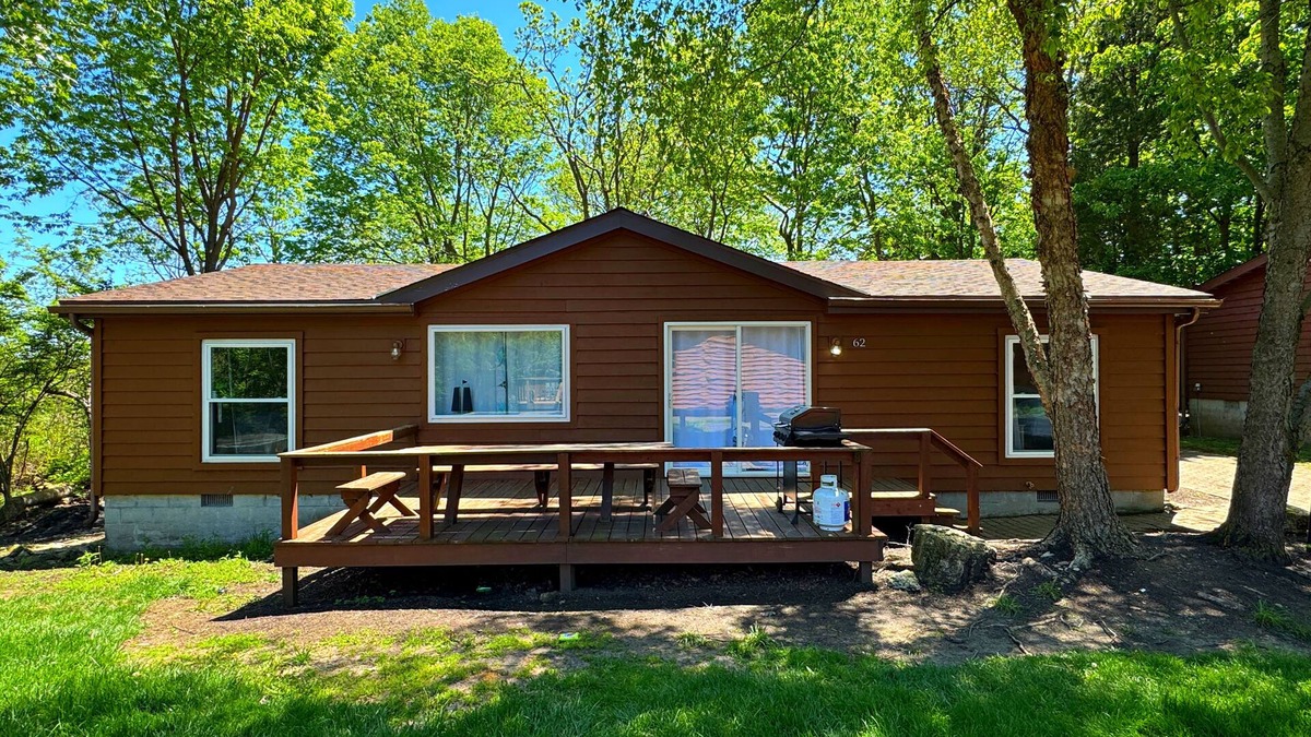 Put-in-Bay House | Quiet Back Corner Home that Sleeps 8. Island Club 3 BR Vacation Rental IC62