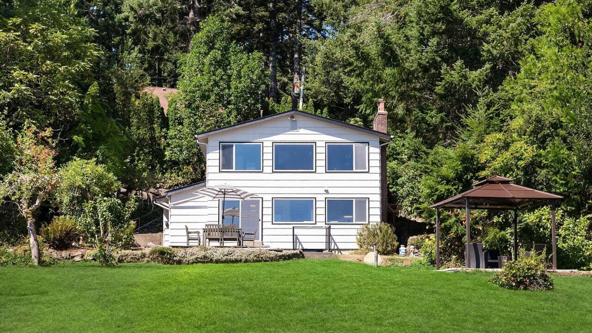 Lilliwaup House | Quiet Beachfront Hood Canal Getaway House!