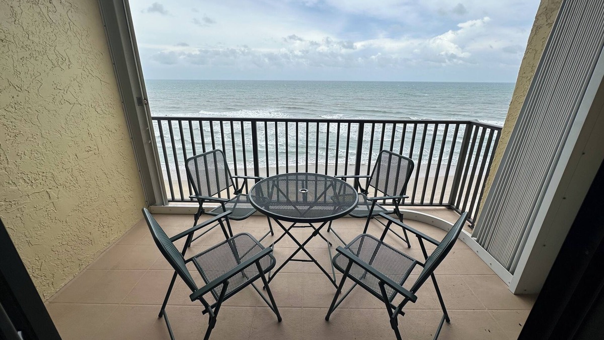 Hutchinson Island South Condo | Quiet beachfront penthouse offering everything needed for a coastal getaway