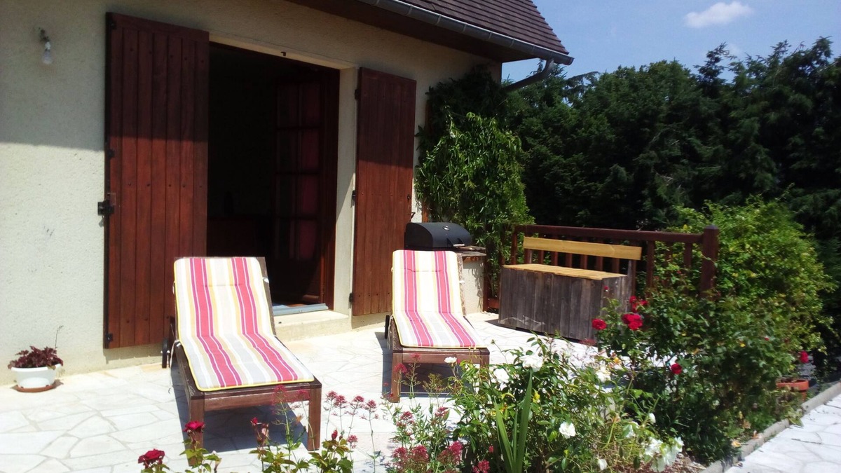 Amaye-sur-Orne Bed & Breakfast | Quiet bed and breakfast with terrace