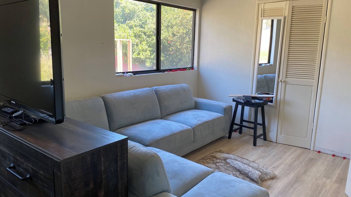 Thousand Oaks House | Quiet bedroom in house with couch and desk Thousand Oaks