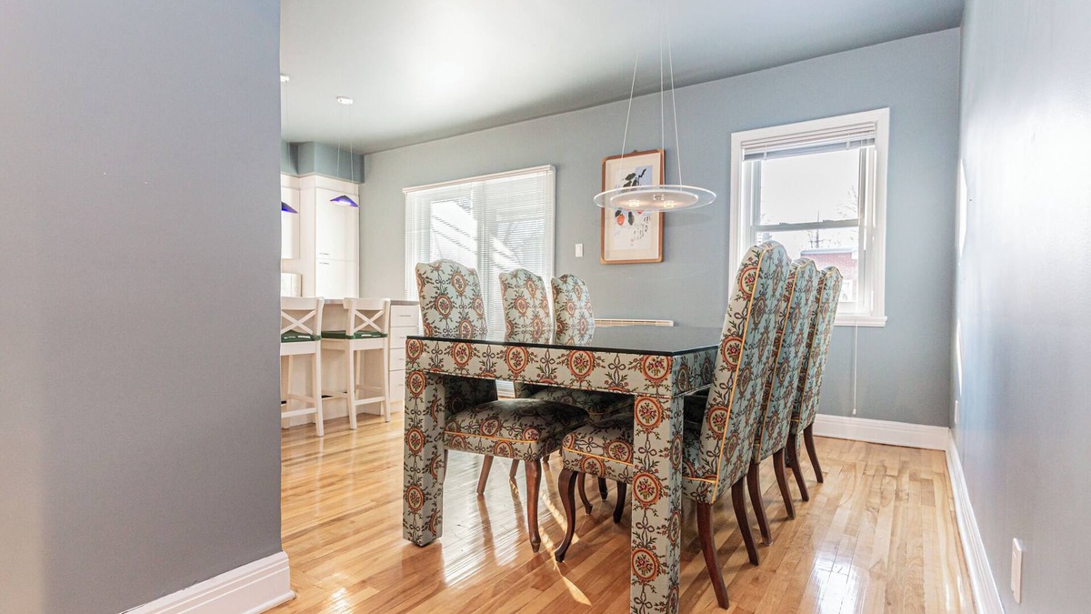 Cote-Saint-Paul House | Quiet Bright 2 Bdrm Upper Suite Only 10 Mins D/T From Station Jolicoeur