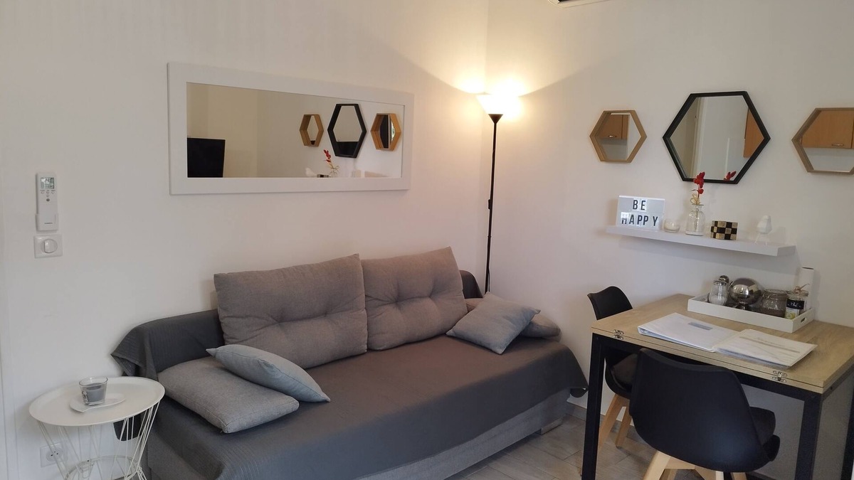 Saint-Andre Apartment | Quiet & bright 5 mins from the beach and Albères