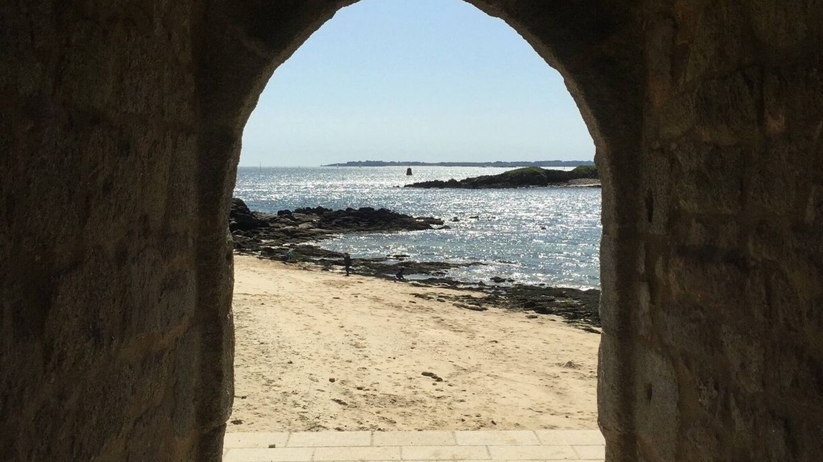 Port-Louis Apartment | Quiet, bright apartment on the Brittany seafront, 1 minute's walk from the beach.