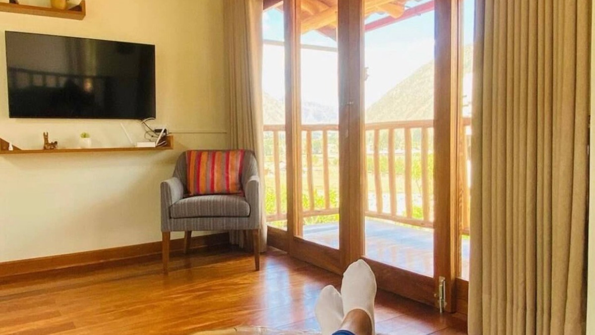 Calca House | QUIET BUNGALOW WITH CREEK AND MOUNTAIN VIEW