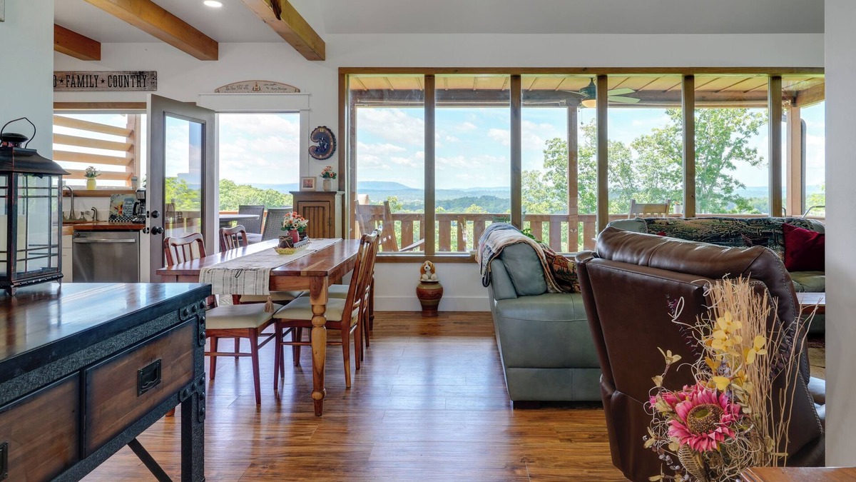 Graysville House | Quiet Chattanooga Home w/Deck + Mountain Views!