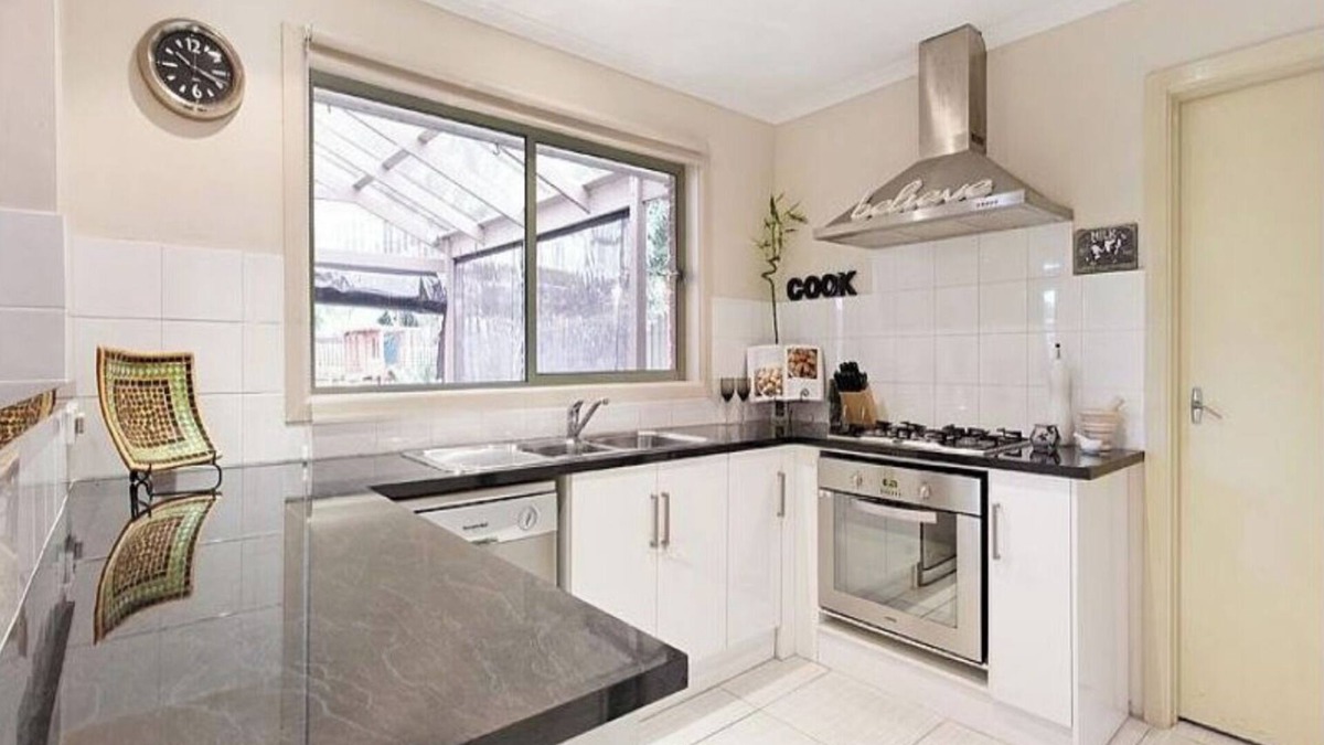 Chelsea House | Quiet clean house near some of Melbourne Best beaches