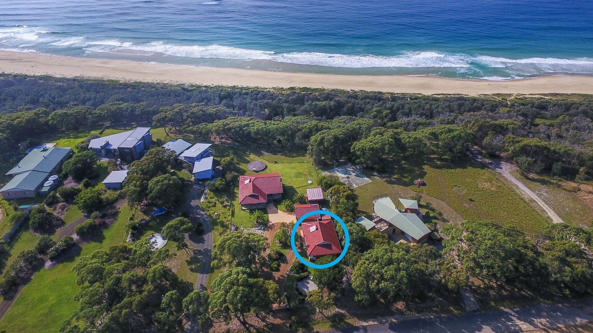 Congo House | Quiet clean villa where the beach meets the bush