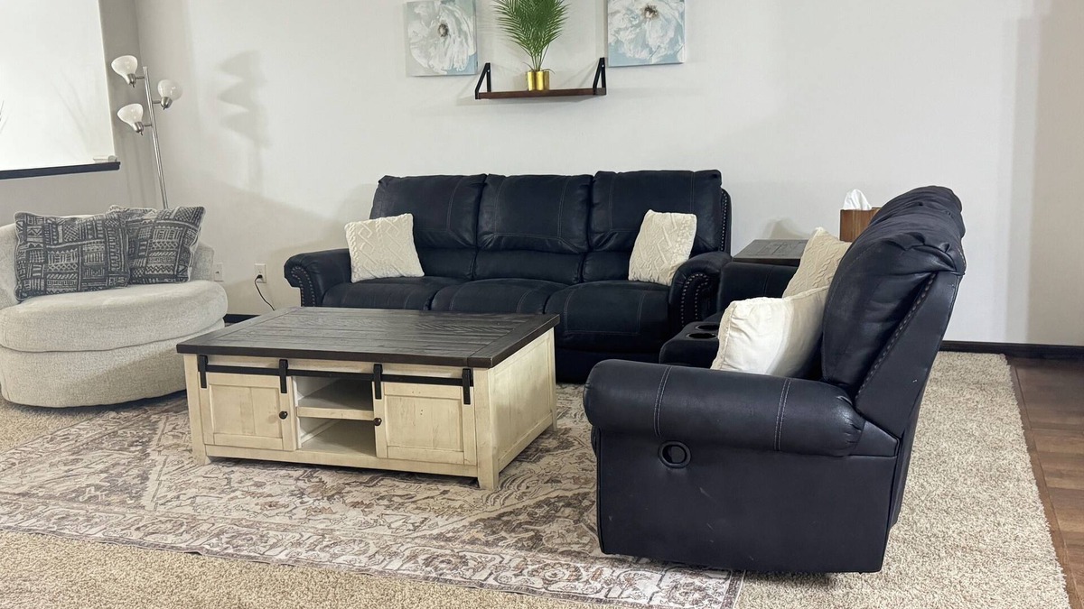 Moorhead House | Quiet Comfort · Spacious Home with Hot Tub & Cozy Vibes