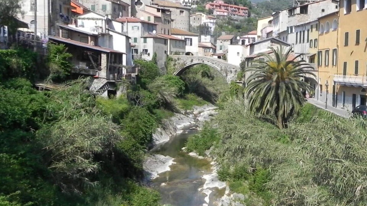 Isolalunga House | Quiet comfortable spacious in historical walls, view on the valley and the see