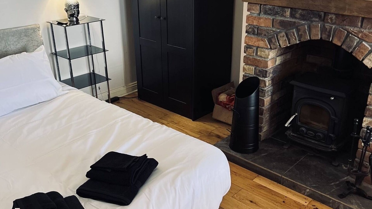 Ballincollig House | Quiet Cosy Room in Cork City Suburb - Pet Friendly - Blarney Castle nearby
