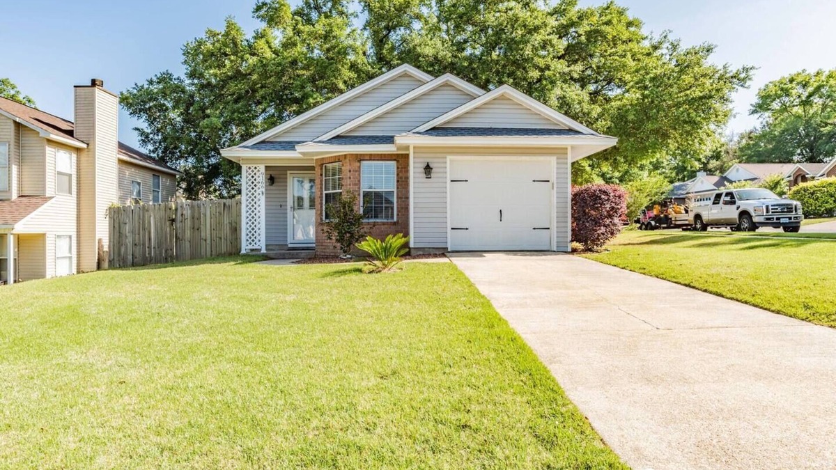 Ferry Pass House | Quiet Cottage by UWF & West Fl Hospital