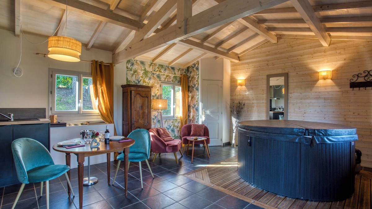 Saint-Cybranet Ski Chalet | Quiet cottage with private indoor spa near Sarlat