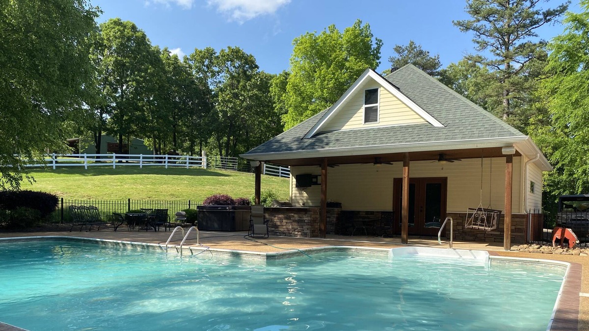 Oxford House | Quiet Cottage with Hot Tub