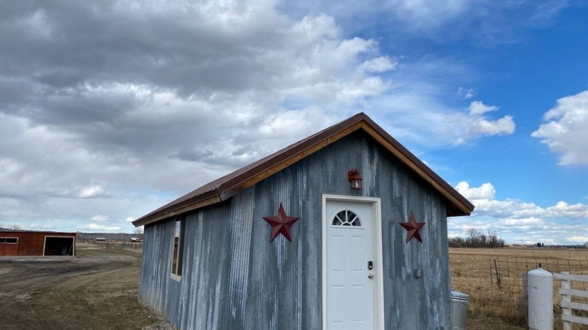 Pompeys Pillar Cabin | Quiet Country Burnt Cross Cabin close to Billings