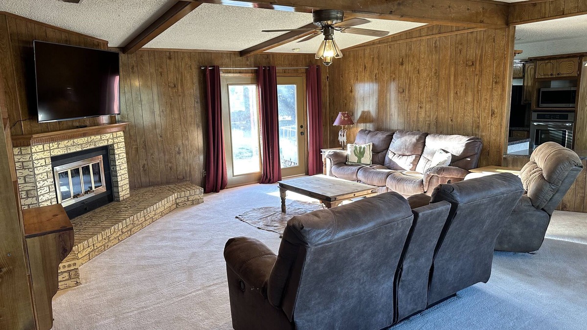 Midland House | Quiet Country Home/Horse Friendly