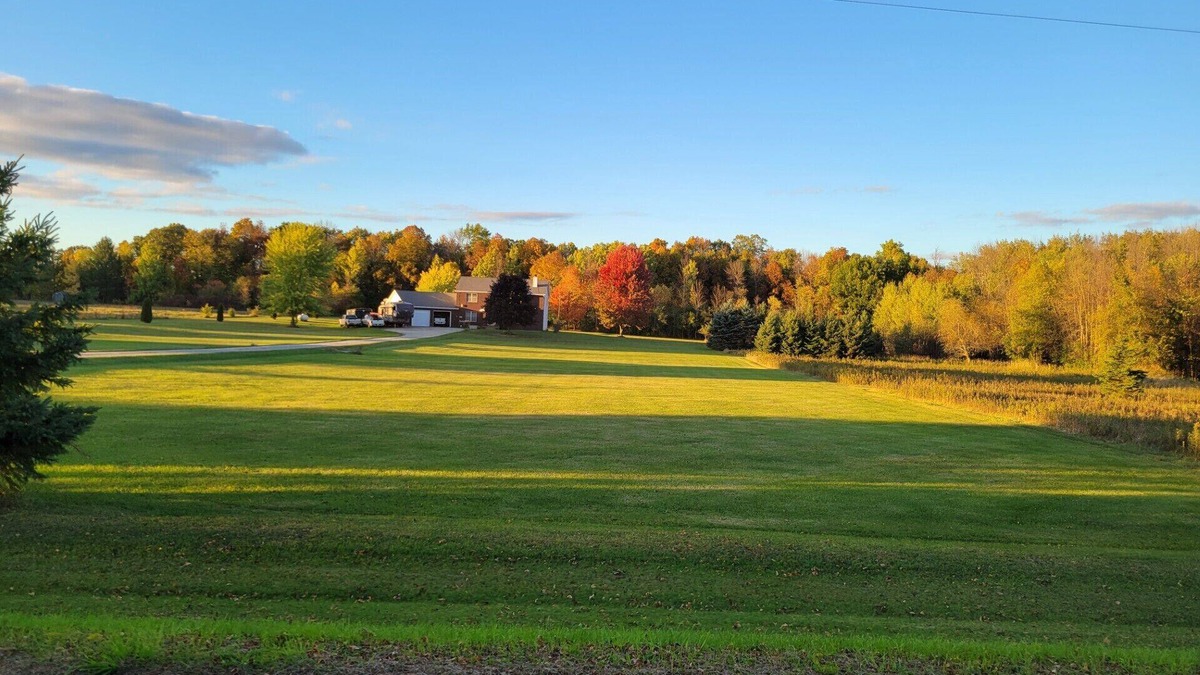Larsen House | Quiet Country Home on 10 acers of land, located only 23 miles from EAA grounds.